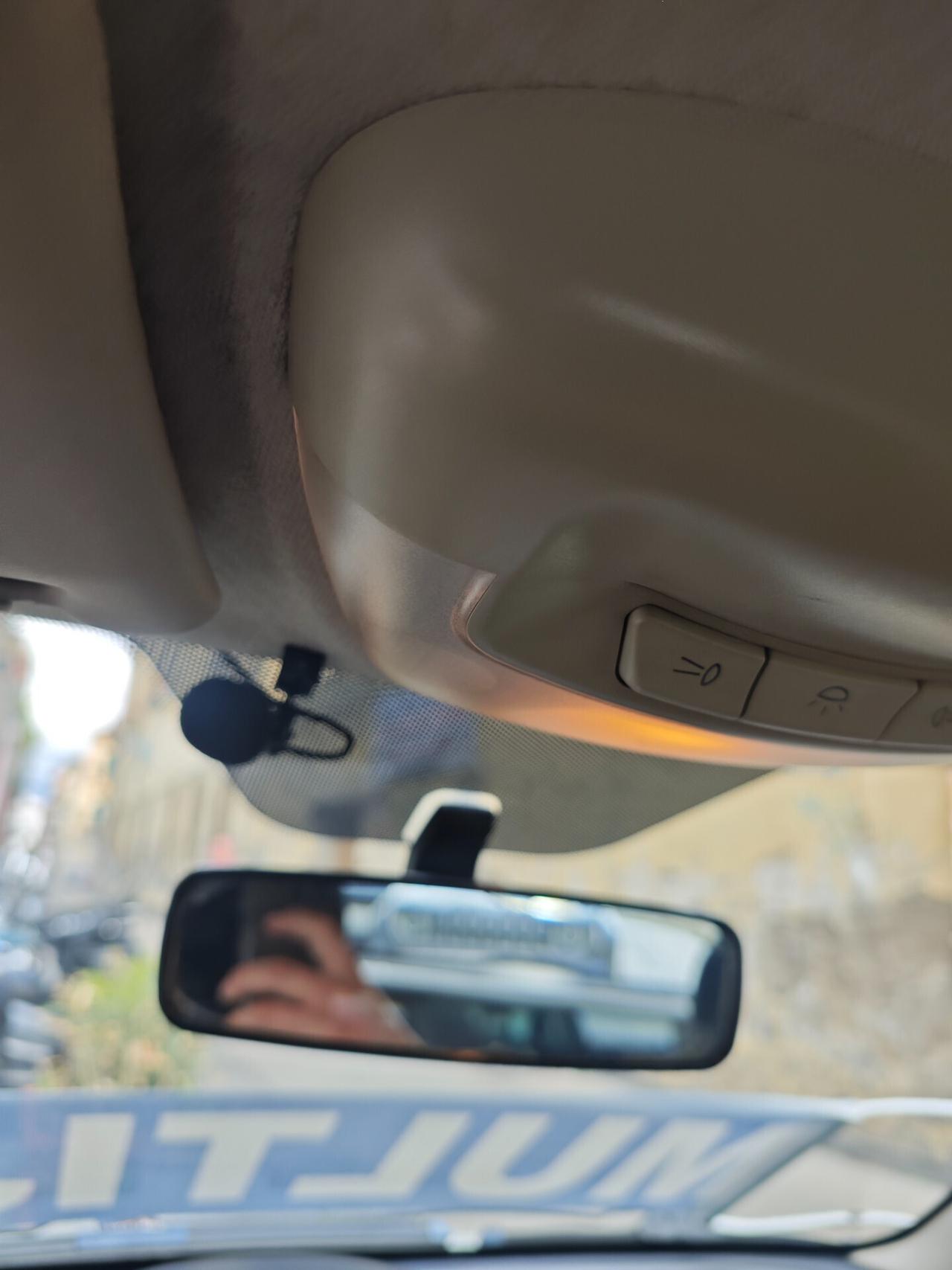 Lancia Ypsilon 1.3 MJT 75 CV Versus