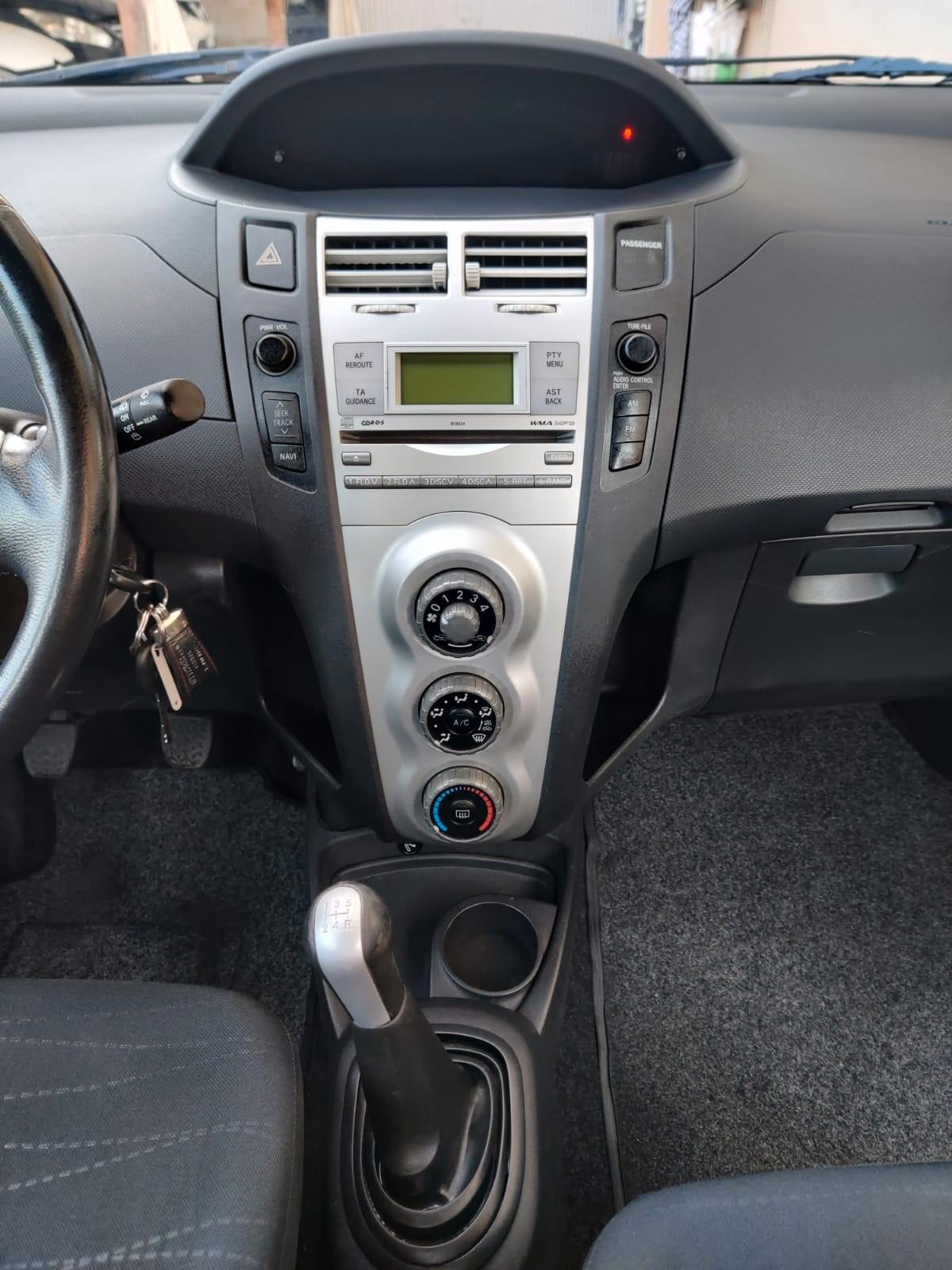 Toyota Yaris 1.0 benz 5 porte