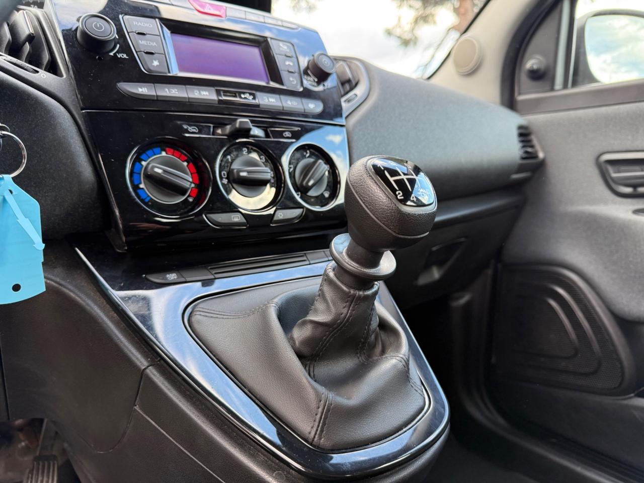 Lancia Ypsilon 1.0 FireFly 5 porte S&S Hybrid Ecochic Silver