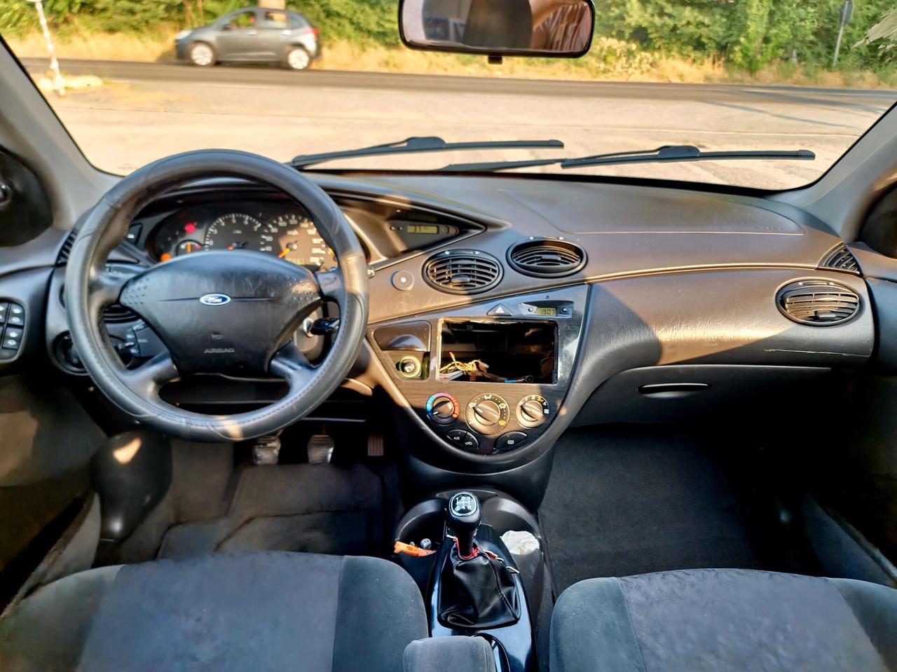 Ford Focus 1.6i 16V cat 5p. Ghia 2001 E3 Manuale