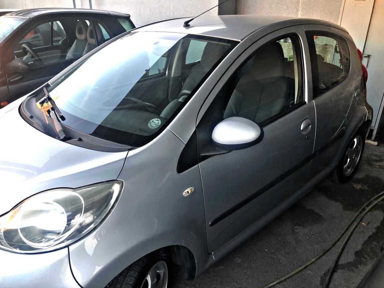 Peugeot 107 1.0 68CV 5 Porte 09