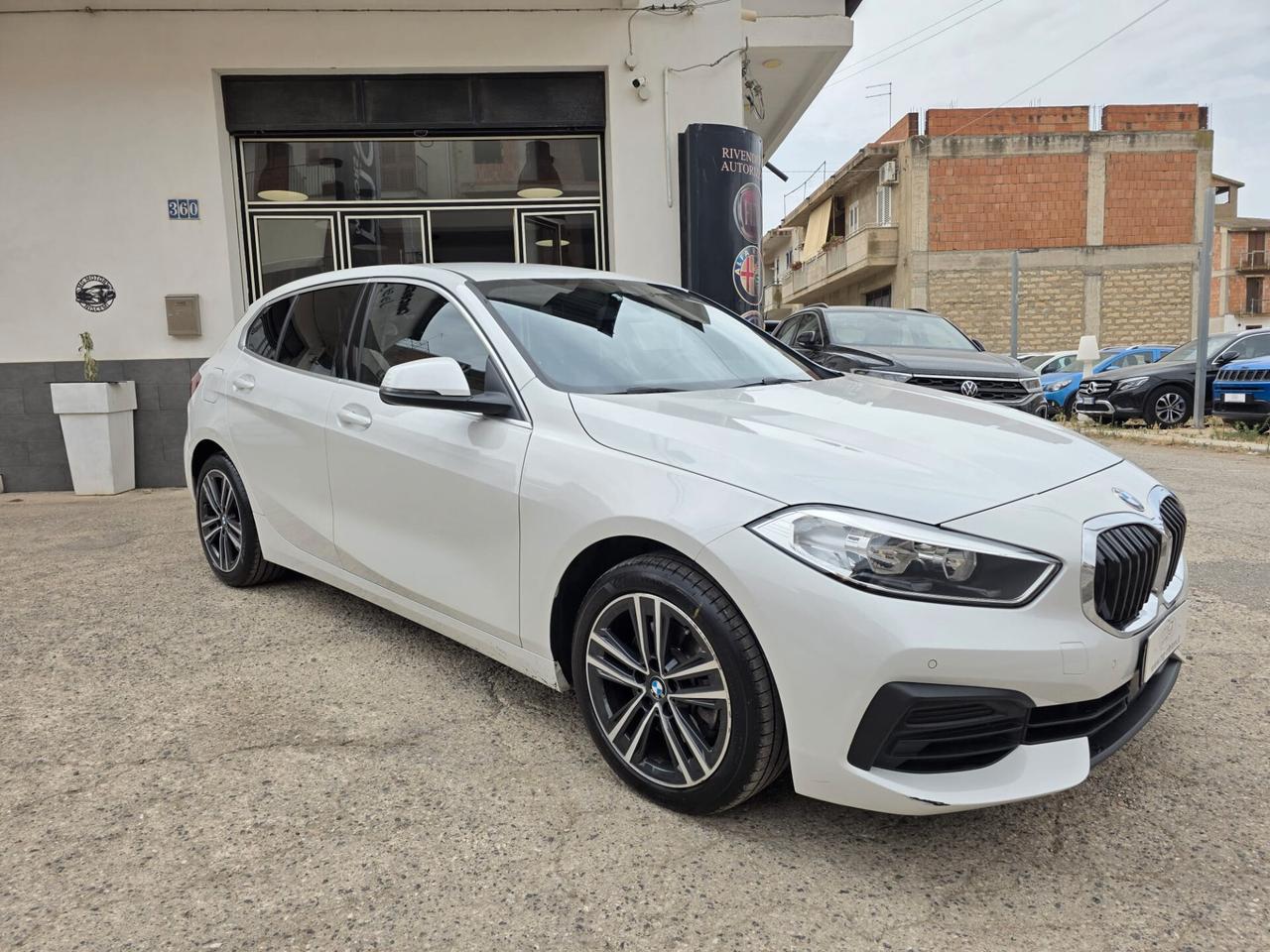 Bmw 118 118d 5p. Advantage