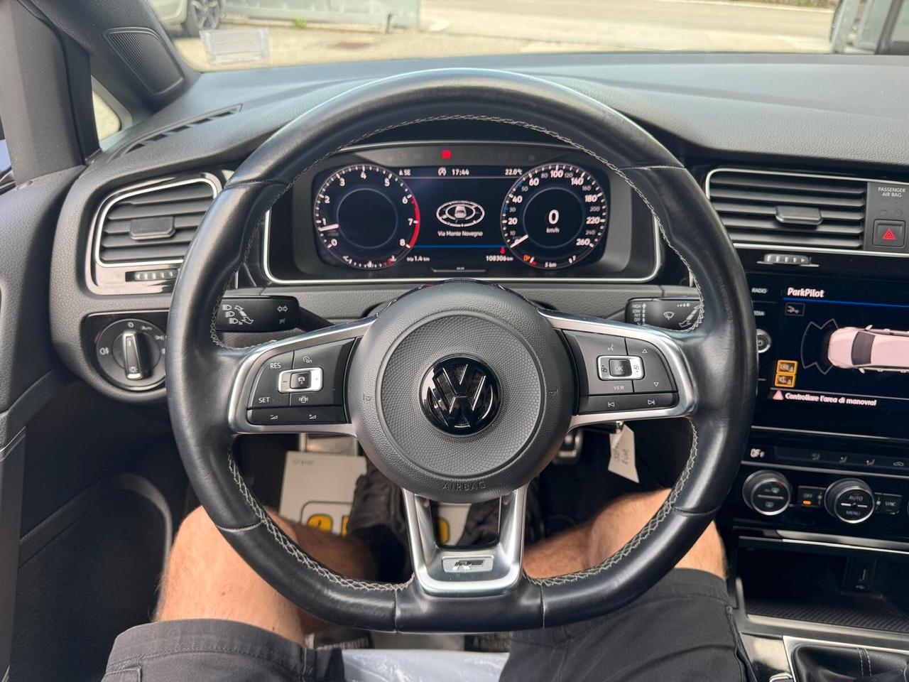 Volkswagen Golf 1.5 TSI ACT 5p. R-LINE