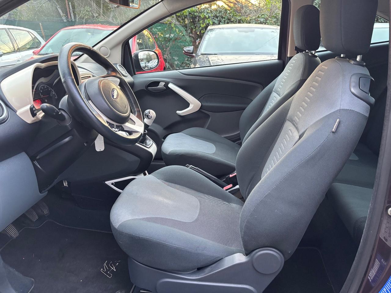 Ford Ka 1.2 8V 69CV titanium OK NEOPATENTATI