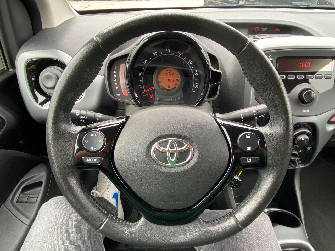 Toyota Aygo Connect 1.0 VVT-i 72 CV 5 porte x-wave