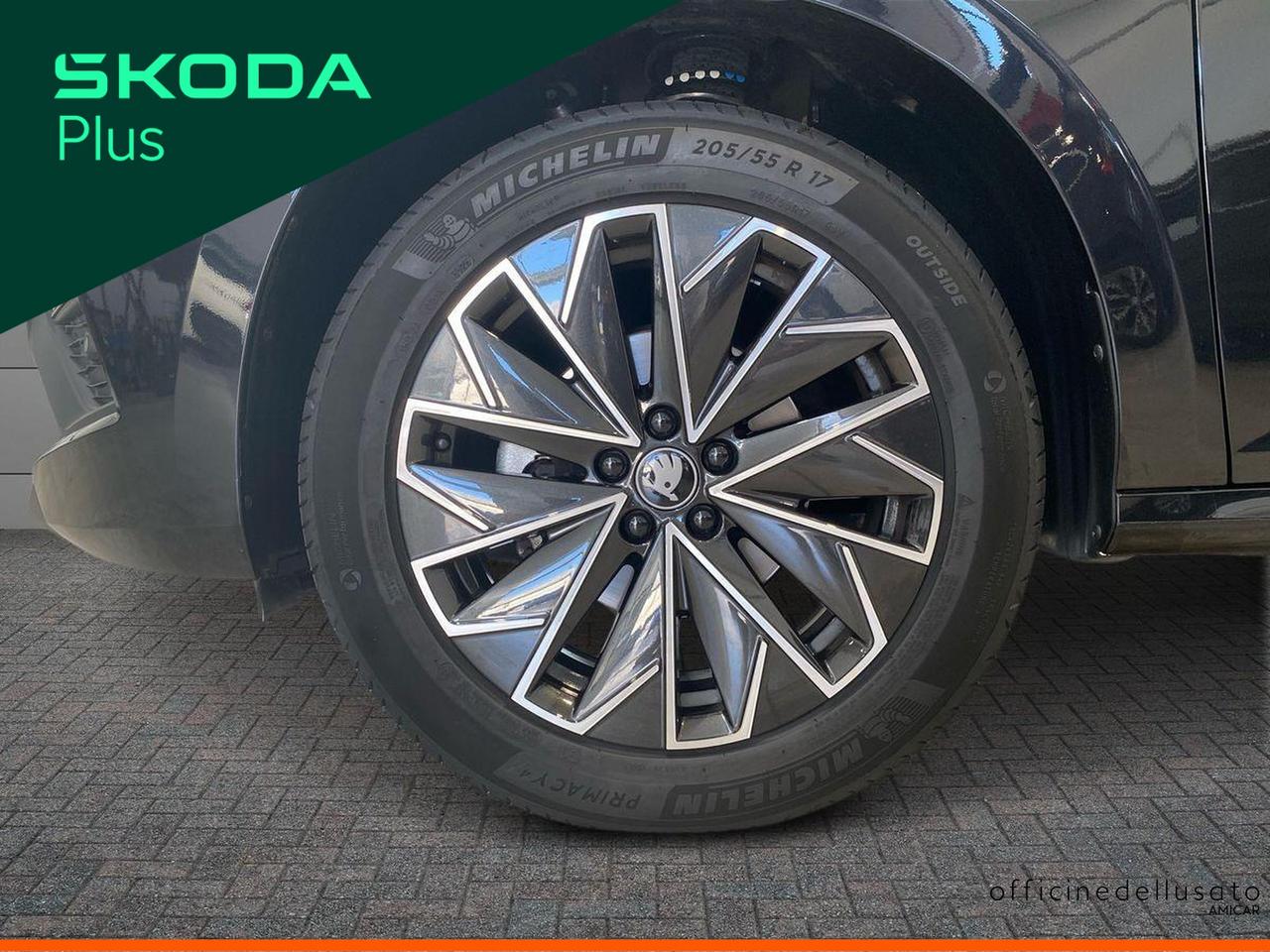 Skoda Kamiq 1.0 tsi 115cv black dots