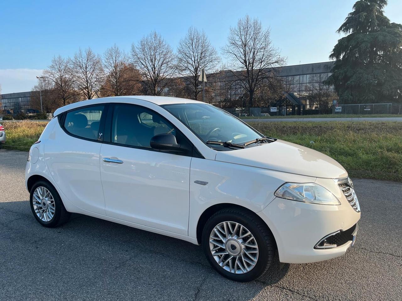 Lancia Ypsilon 1.2 69 CV 5p **NEOPATENTATI**