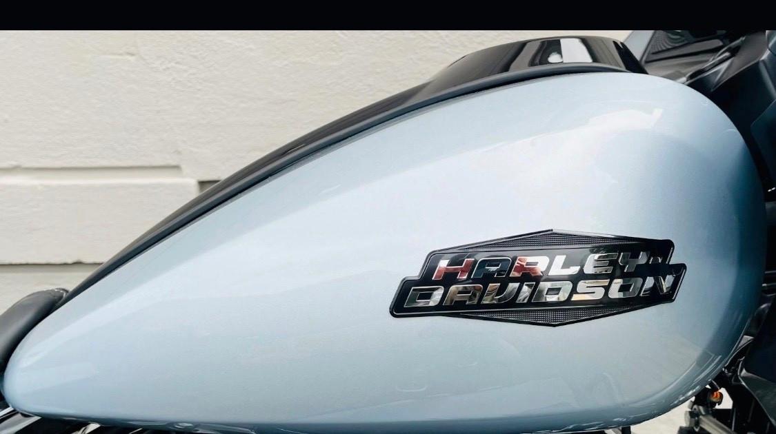 Harley-davidson Road Glide 117 FLTRX “ HELIX Argento Atlas Metallizzato \ Nero