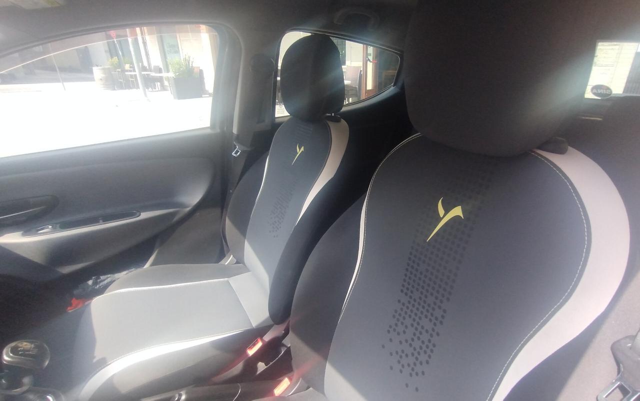 Lancia Ypsilon 1.2 69 CV 5 porte Elefantino NEOPATENTATI