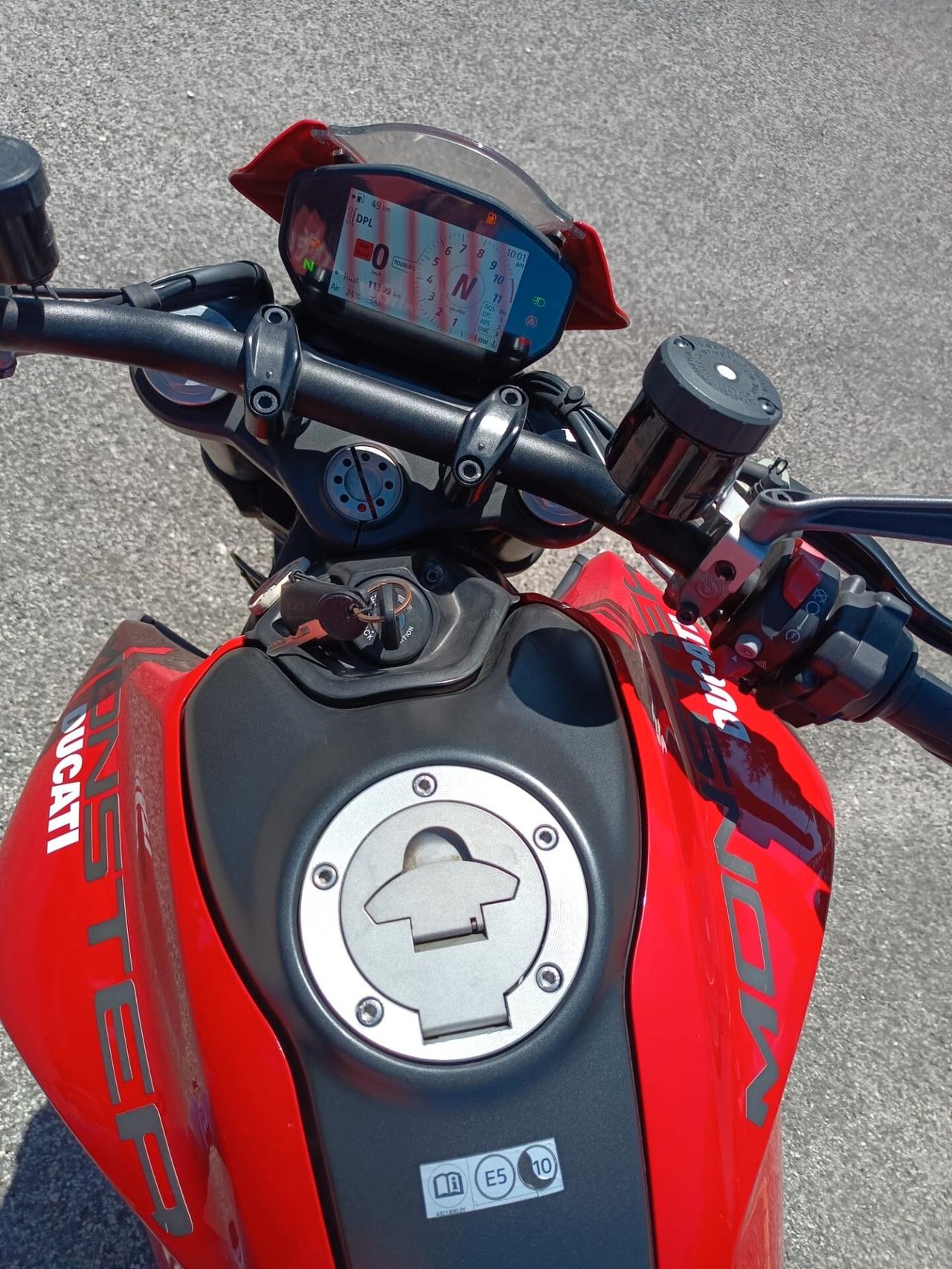 Ducati Monster 937 RED