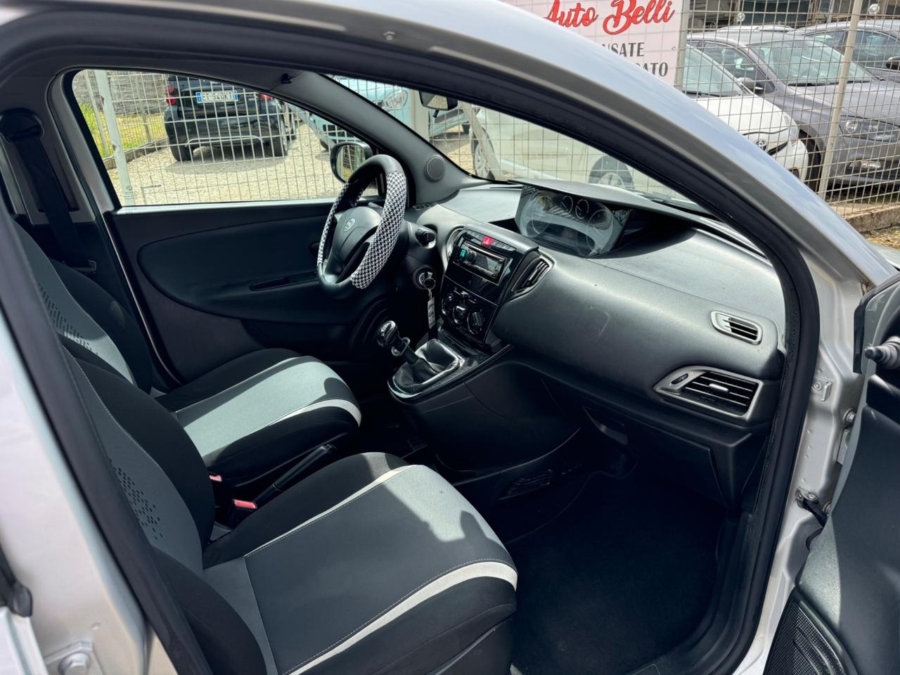 Lancia Ypsilon 1.2 69 CV 5 porte Elle NEOPATENTATI