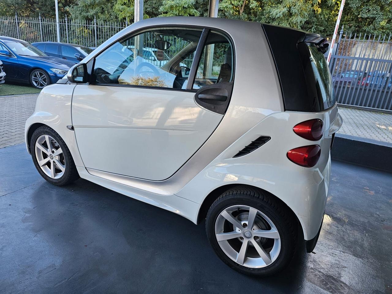 Smart ForTwo 1000 45 kW MHD coupé passion Neopatentati