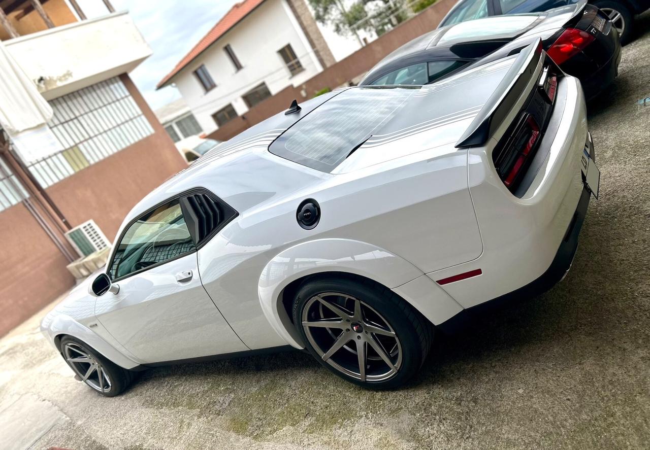 Dodge Challenger 5.7 V8 Shaker wide body