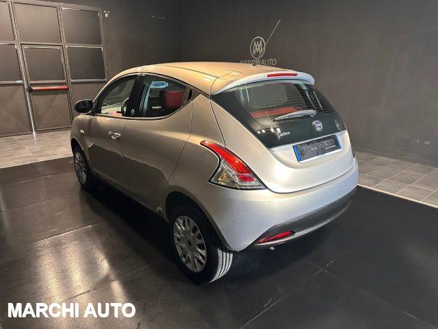 LANCIA Ypsilon 0.9 TwinAir 85 CV 5 porte Metano Ecochic Silver