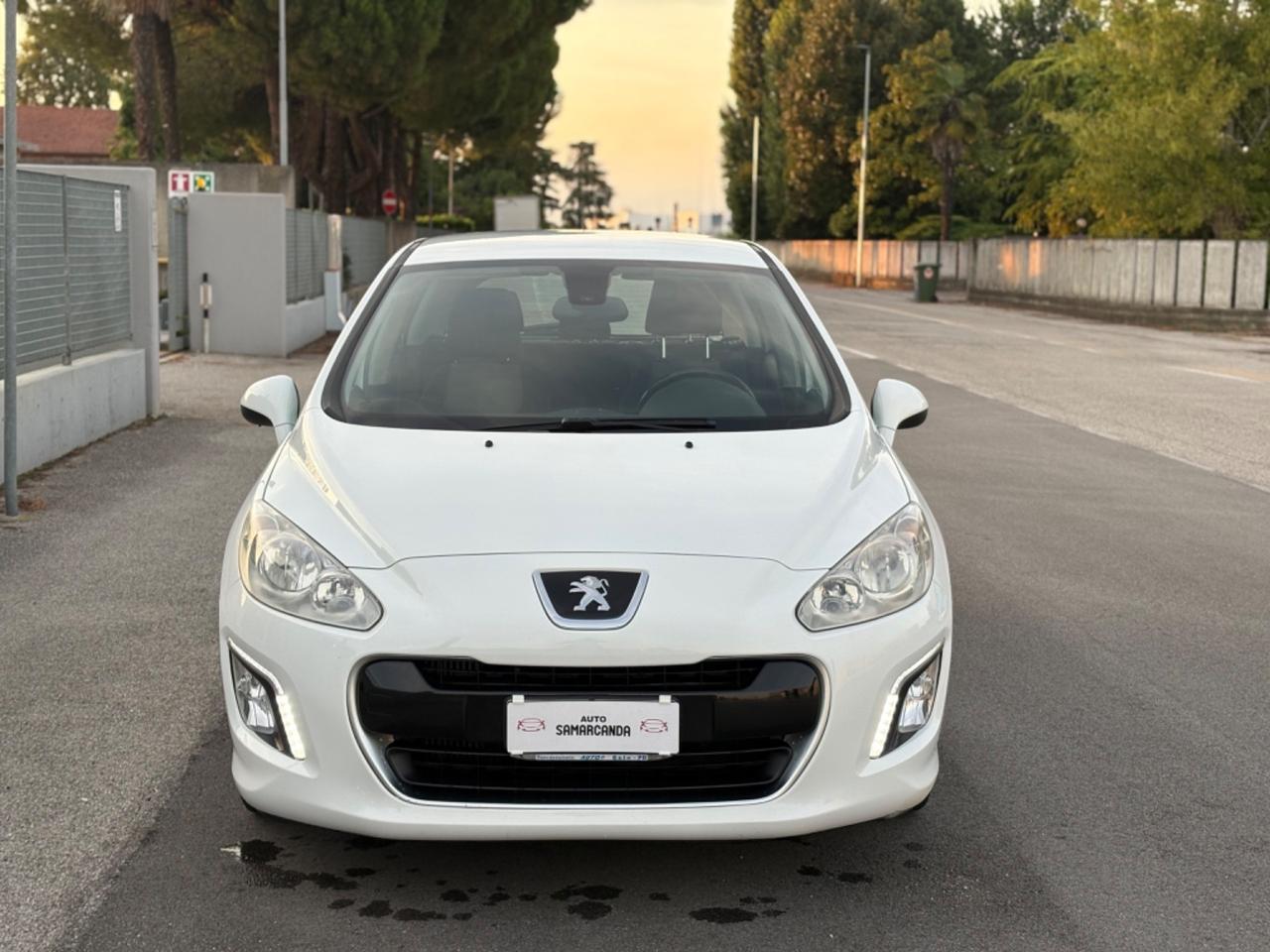 Peugeot 308 1.6 8V HDi 93CV 5p 2012