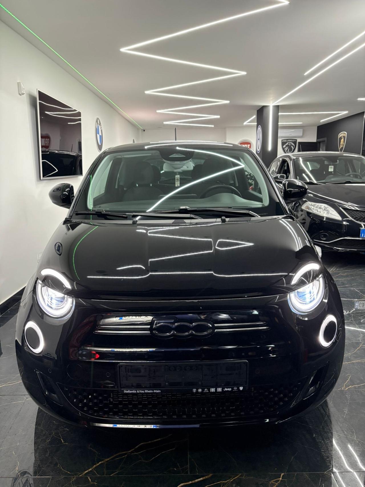 Fiat 500 500e Berlina 42 kWh La Prima