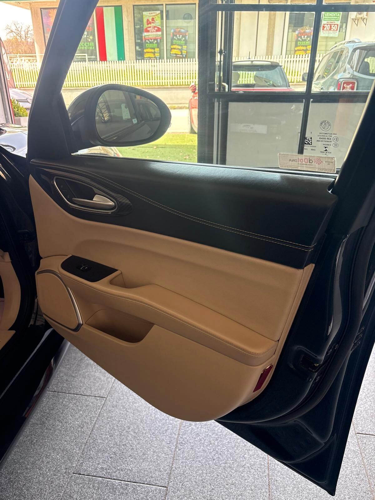 Alfa Romeo Giulia 2.2 Turbodiesel 210 CV AT8 AWD Q4 Veloce