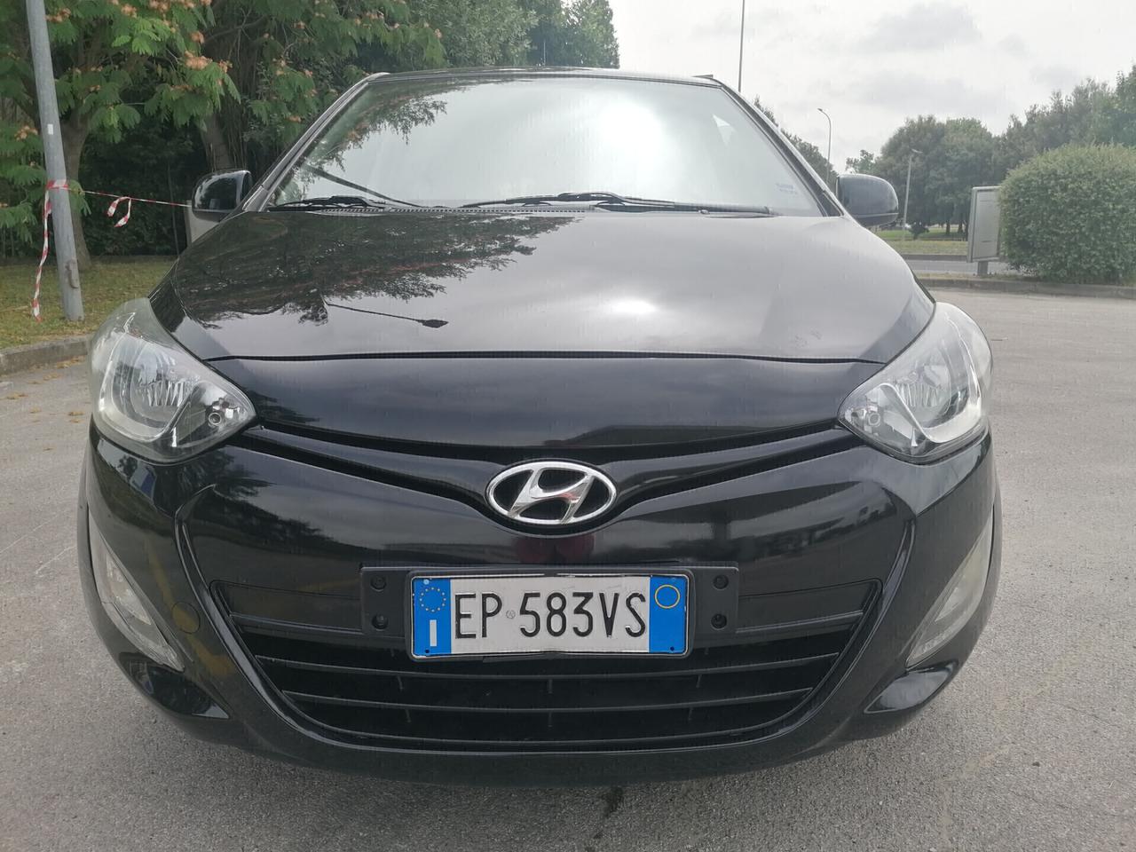 Hyundai i20-1.2 Benzina-LUCI LED*NEOPATENTATI*2013-