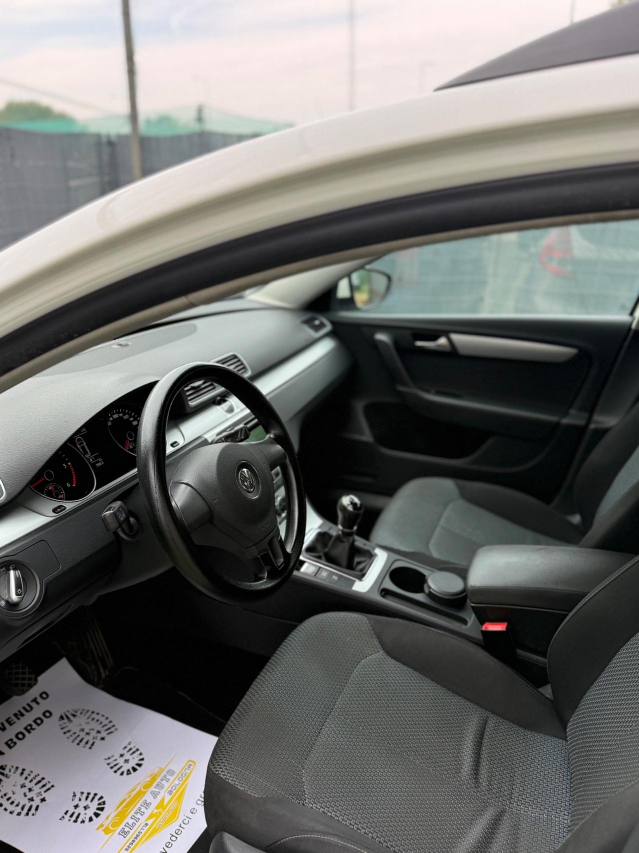 Volkswagen PASSAT 1.6 TDI 2013 SW BLUEMOTION