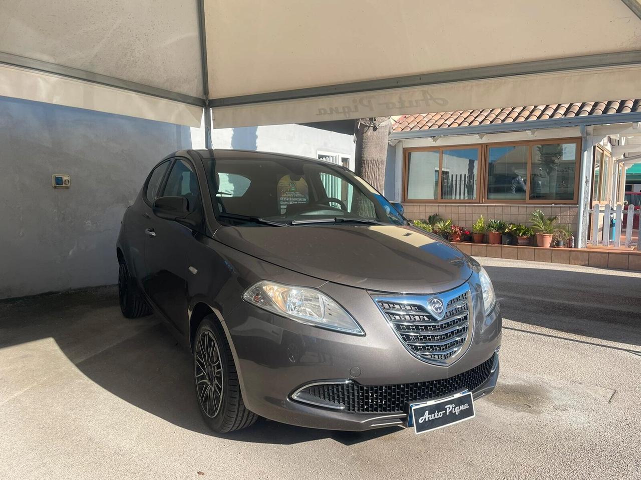 Lancia Ypsilon 0.9 TwinAir 85 CV Platinum automatica