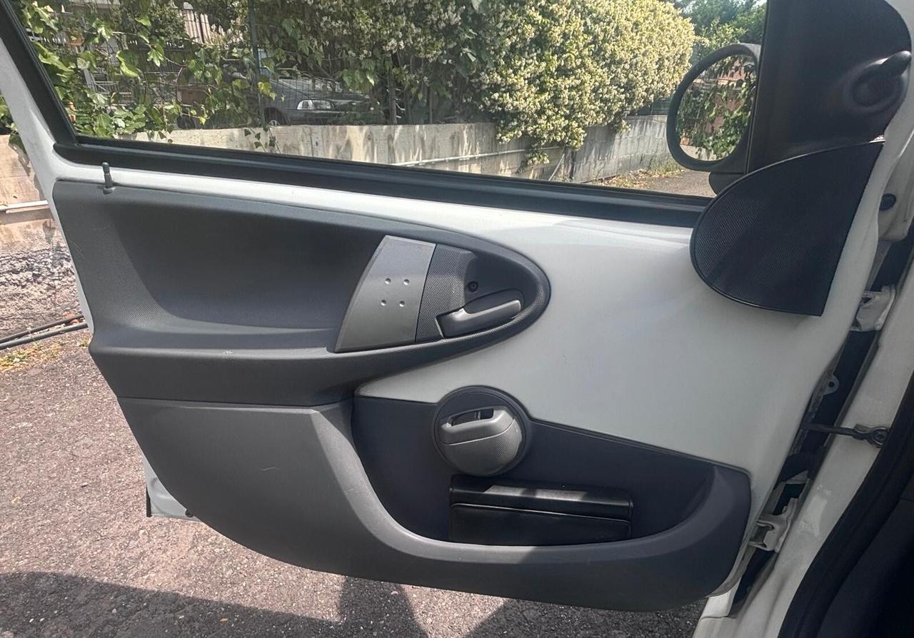 Toyota Aygo 1.0 12V VVT-i 5 porte Now Connect