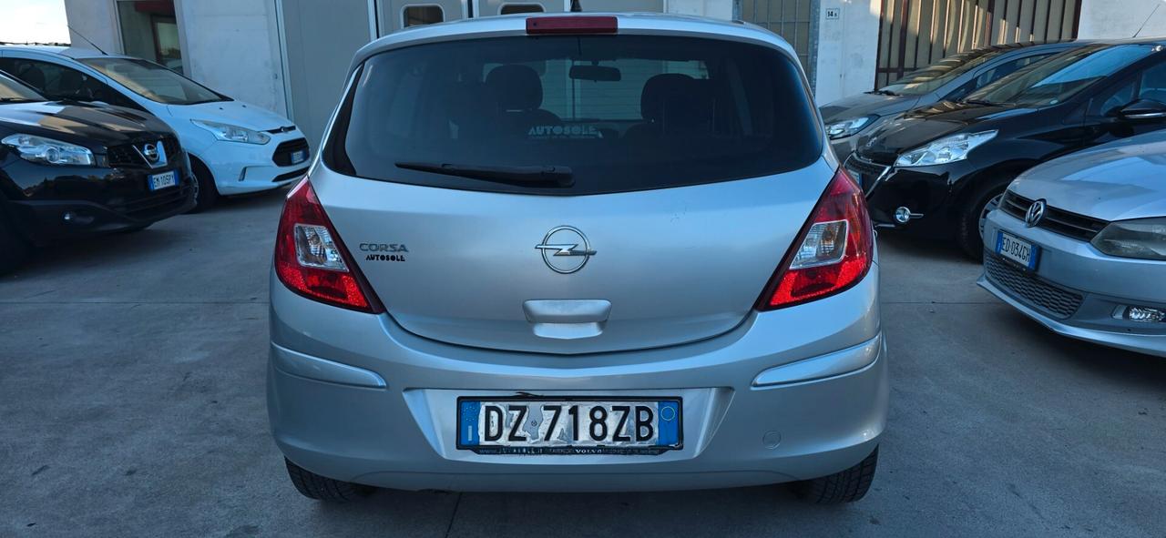 Opel Corsa 1.4 16V 5 porte Cosmo