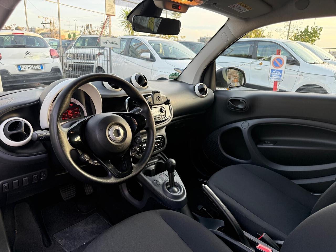 Smart ForTwo 1.0 71cv Coupe Clima cambio Auto fari nuovi