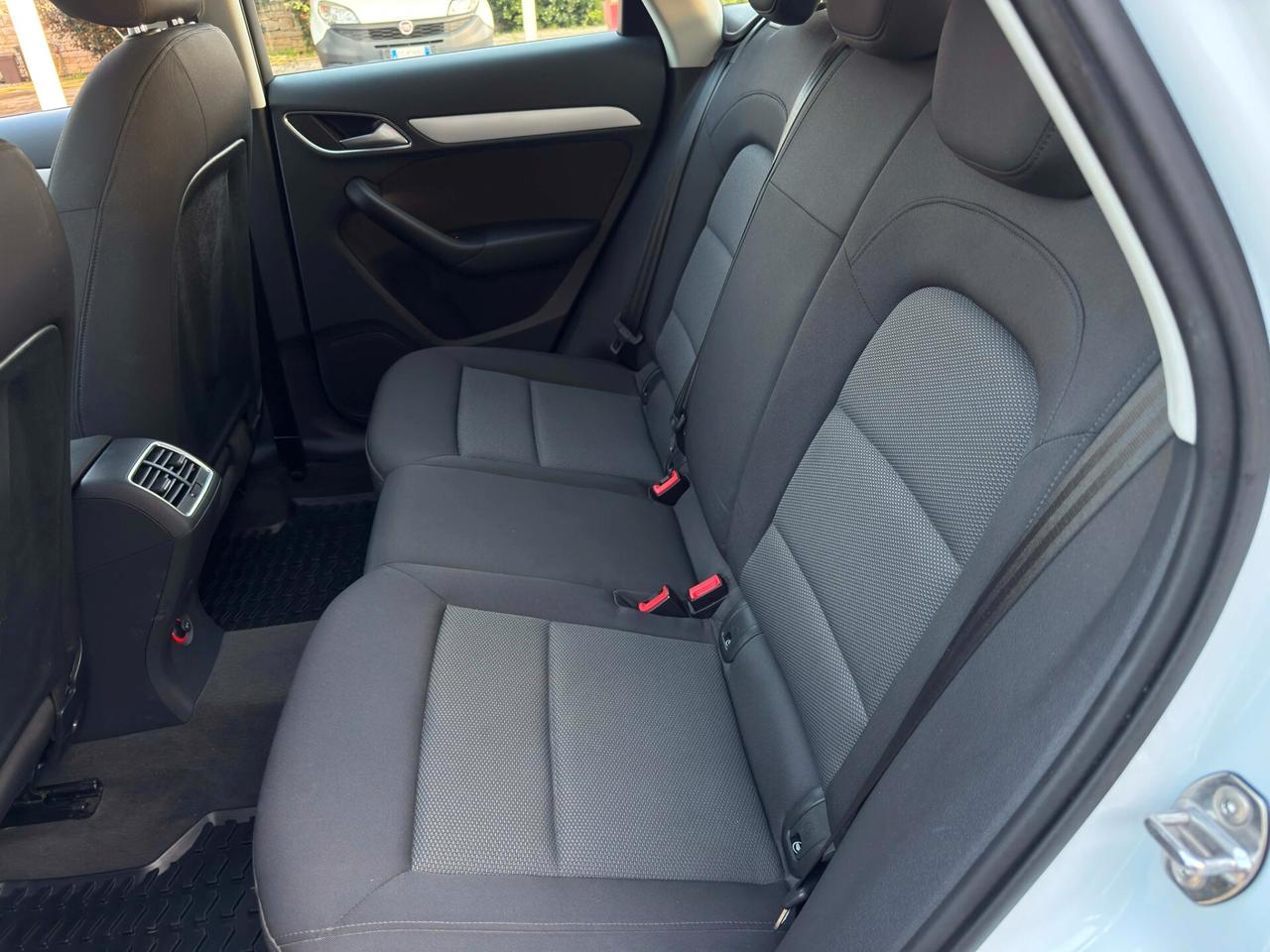 Audi Q3 2.0 TDI 120 CV Business