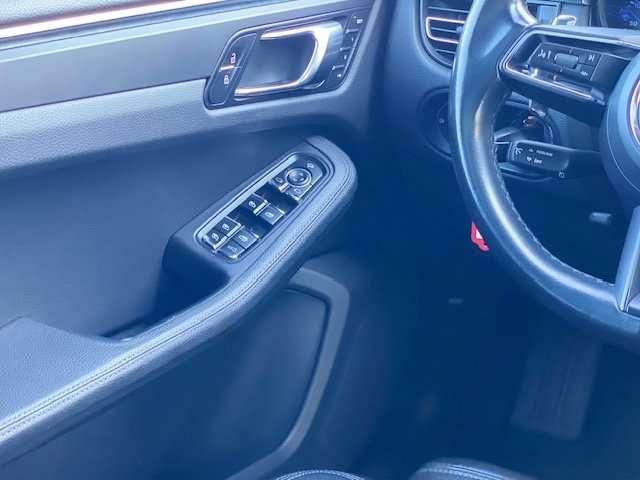 Porsche Macan 2022 my23 2.0 265cv pdk Matrix/Tetto/Scarichi/21
