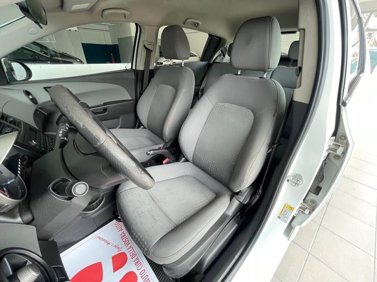 Chevrolet Aveo 1.2 - Clima & Cruise Control