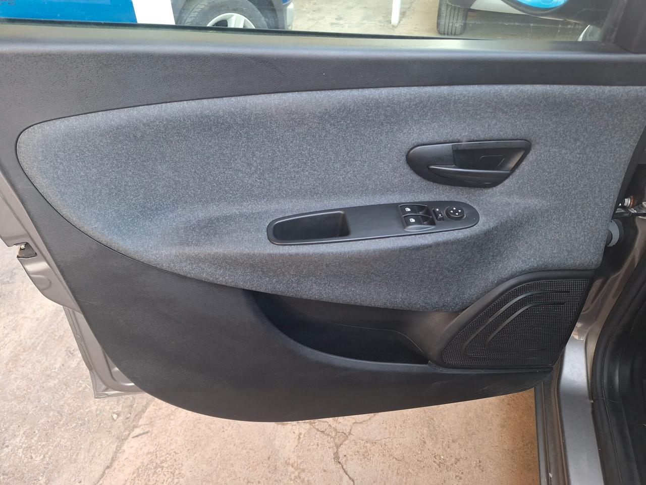 Lancia Ypsilon 1.2 69 CV 5 porte GPL Ecochic Gold