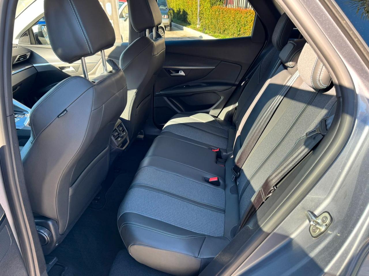 Peugeot 3008 BlueHDi 130 S&S EAT8 Allure