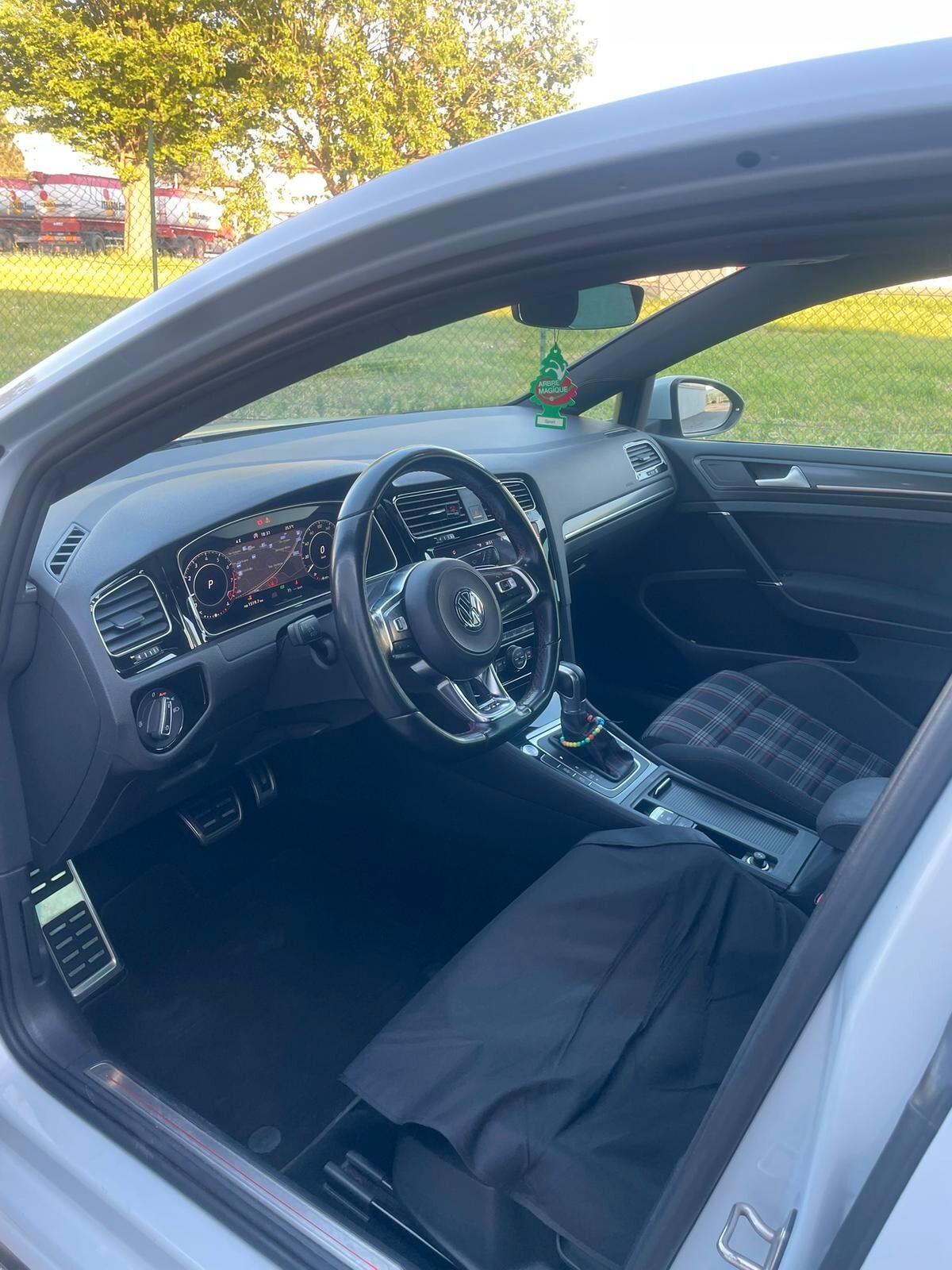 Volkswagen Golf GTI Performance 2.0 245 CV TSI 5p. BMT