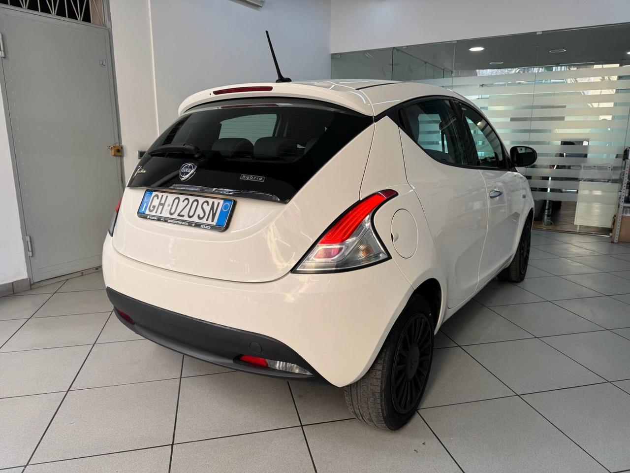Lancia Ypsilon 1.0 FireFly 5 porte S&S Hybrid Ecochic Silver 2022