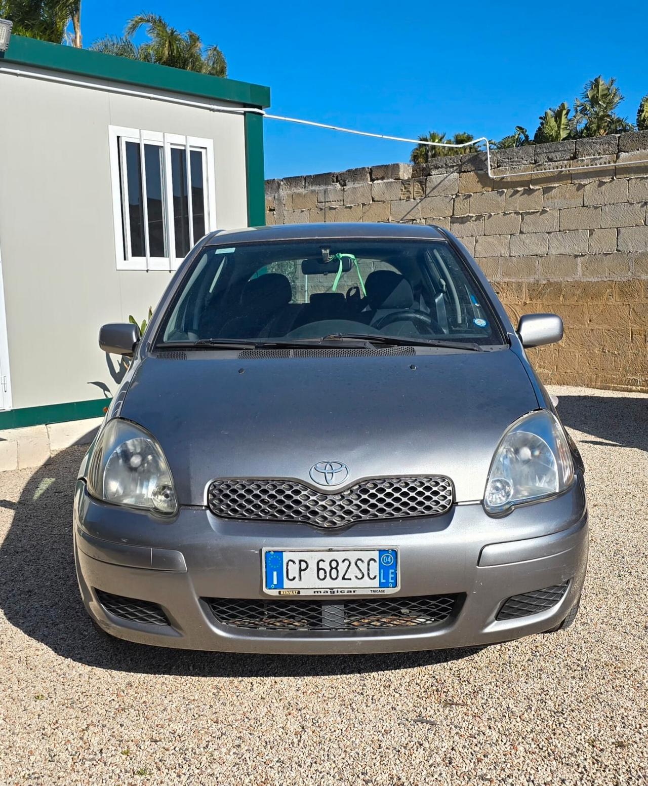 Toyota Yaris 1.0i 16V cat 5 porte Sol