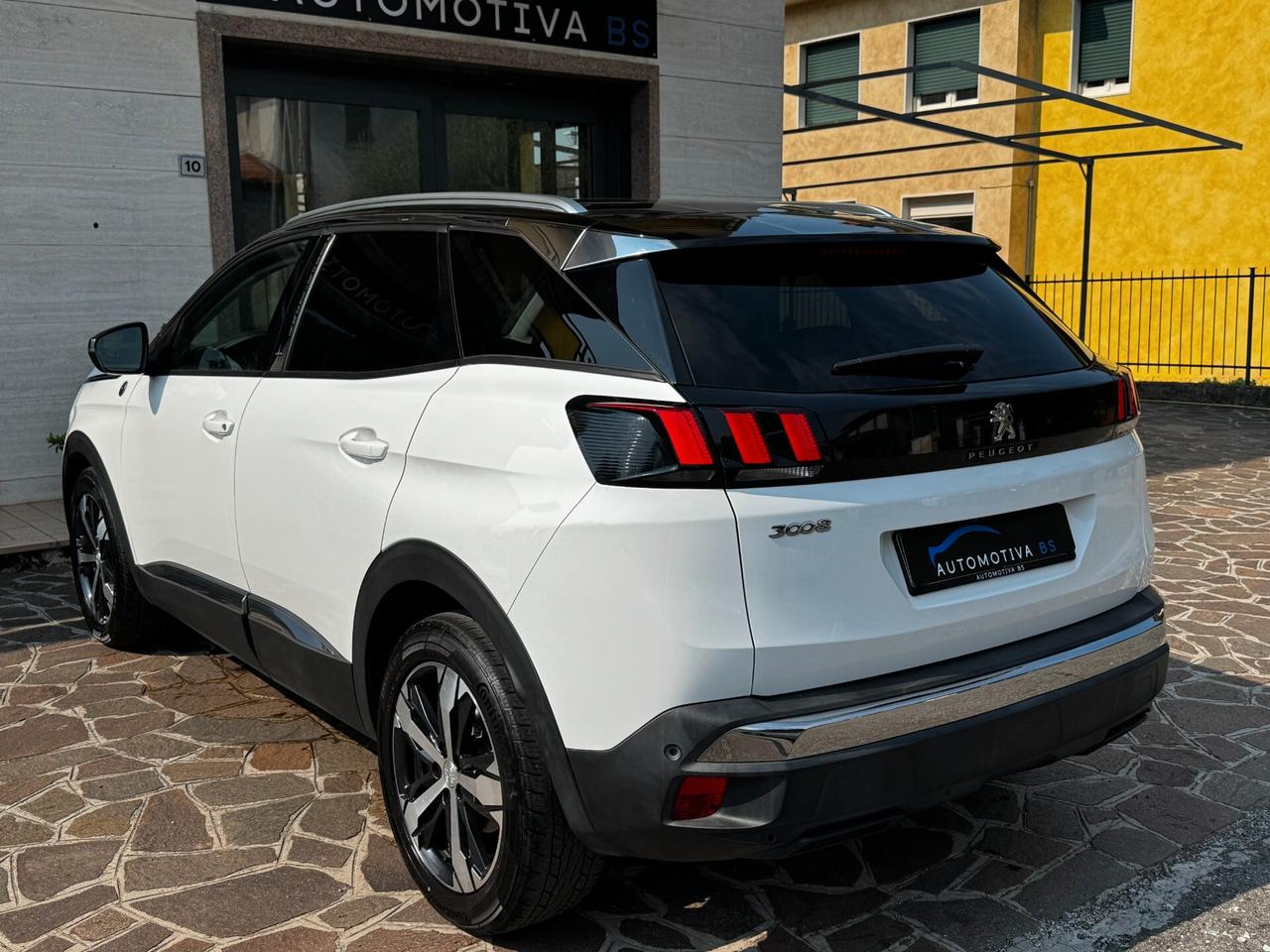 Peugeot 3008 BlueHDi 130 S&S EAT8 Crossway