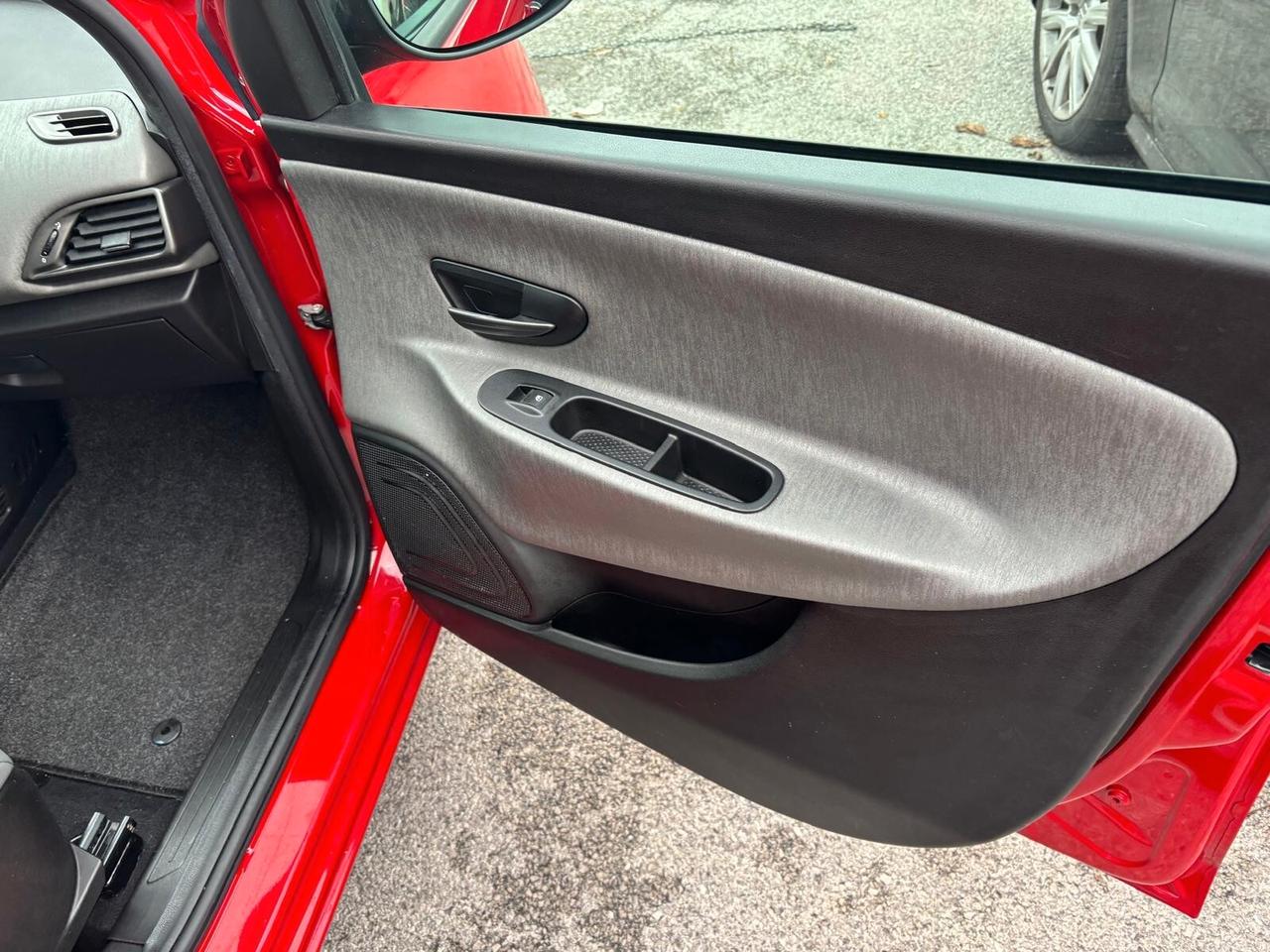 Lancia Ypsilon 0.9 TwinAir 85 CV 5 porte Metano Ecochic Gold