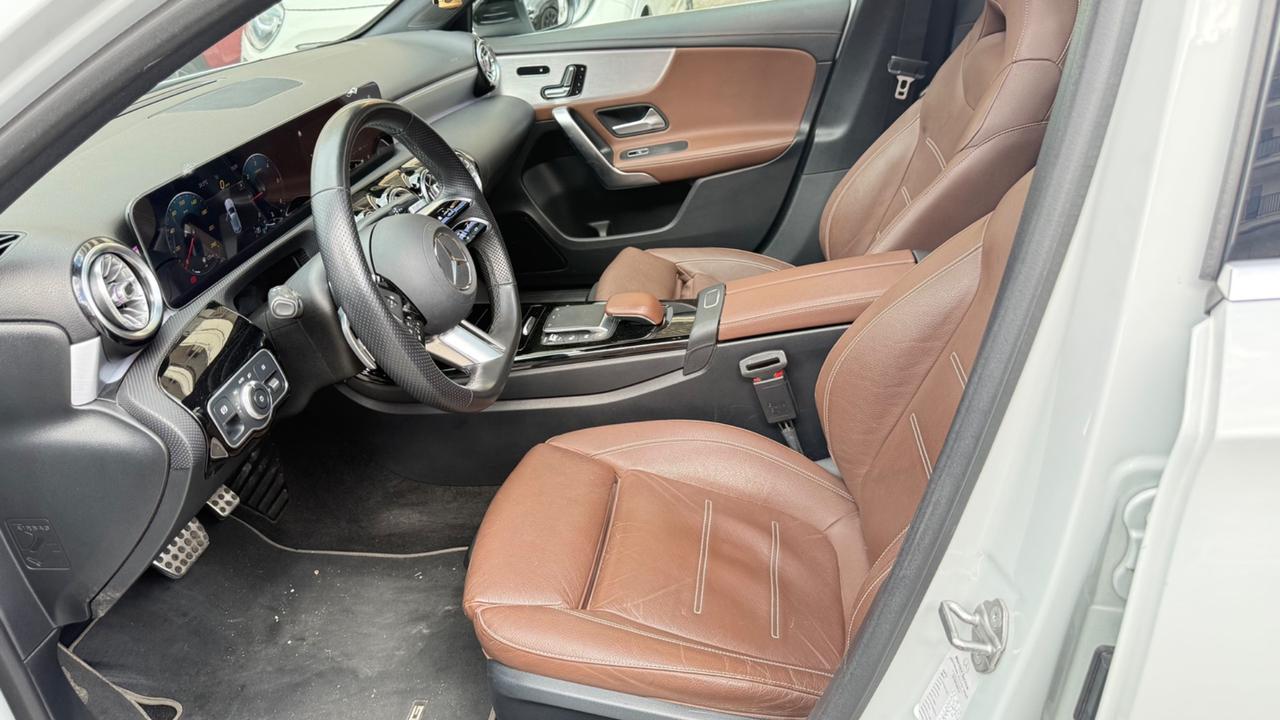 Mercedes-benz A 180 A 180 d Automatic Premium LED NAVI PELLE TETTO APRIBILE PACCHETTO LUCI PDC CERCHI 19 COCKPIT