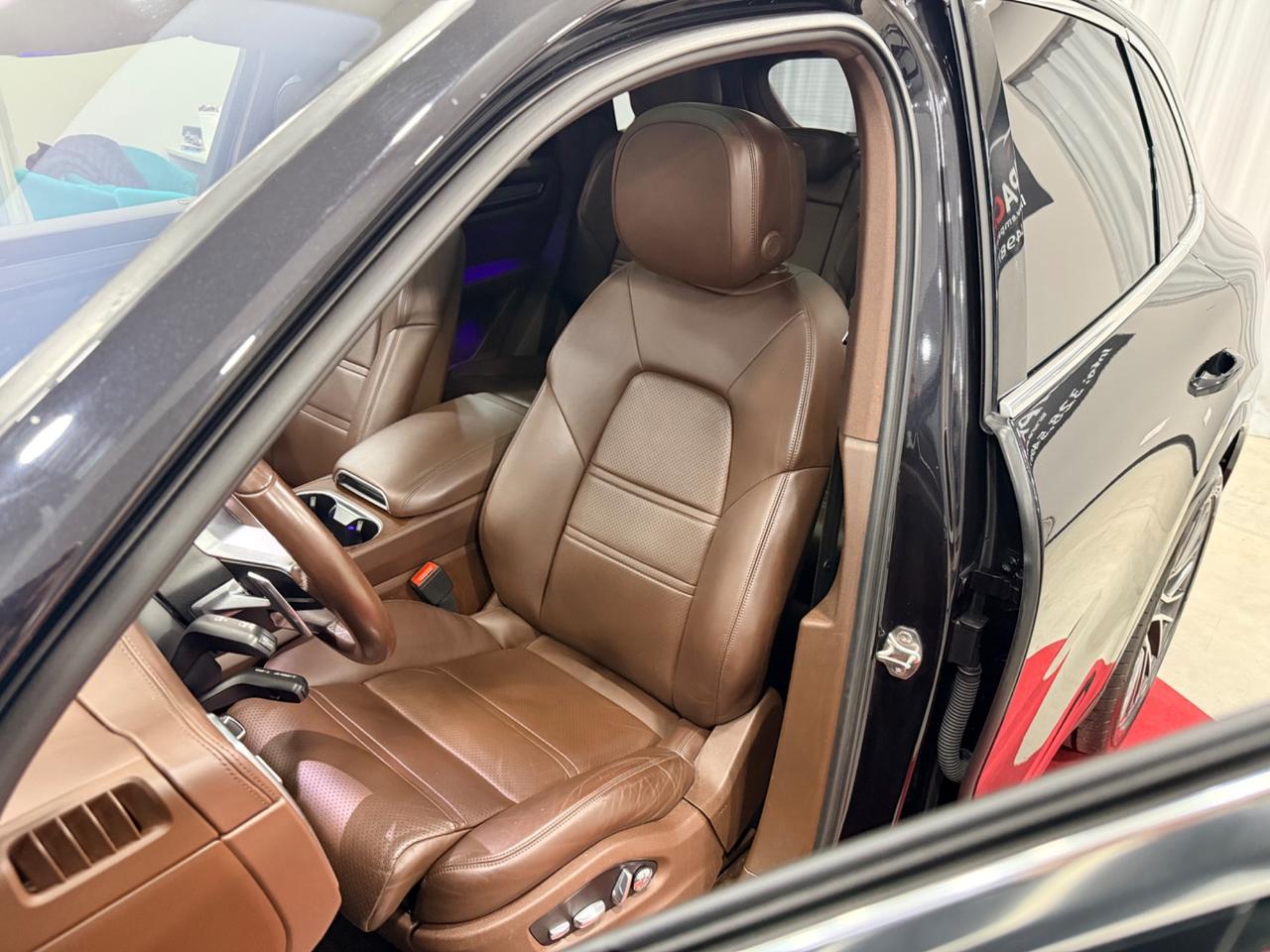 Porsche Cayenne 3.0 V6 1 PROPRIETARIO "BURMESTER"
