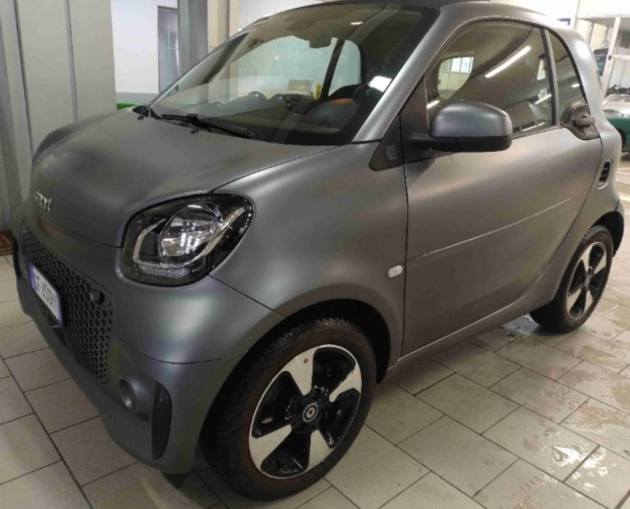 Smart fortwo EQ Mattrunner (22kW) iva esposta
