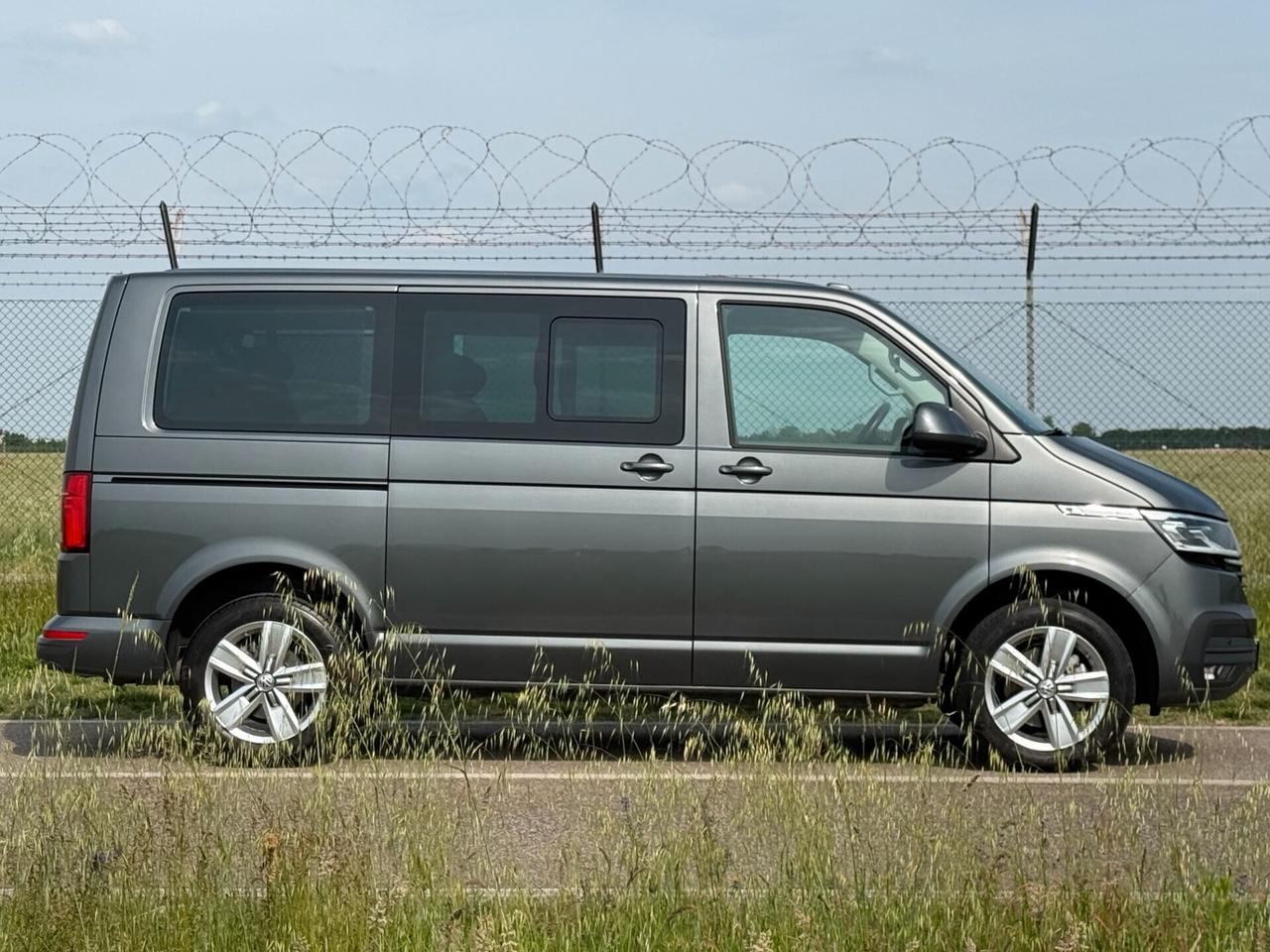 Volkswagen Caravelle 2.0 TDI 150CV DSG PC "NUOVO - 9 POSTI - 29000KM !!!"