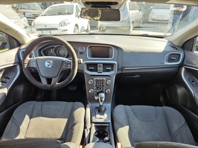 VOLVO V40 D2 Geartronic Momentum