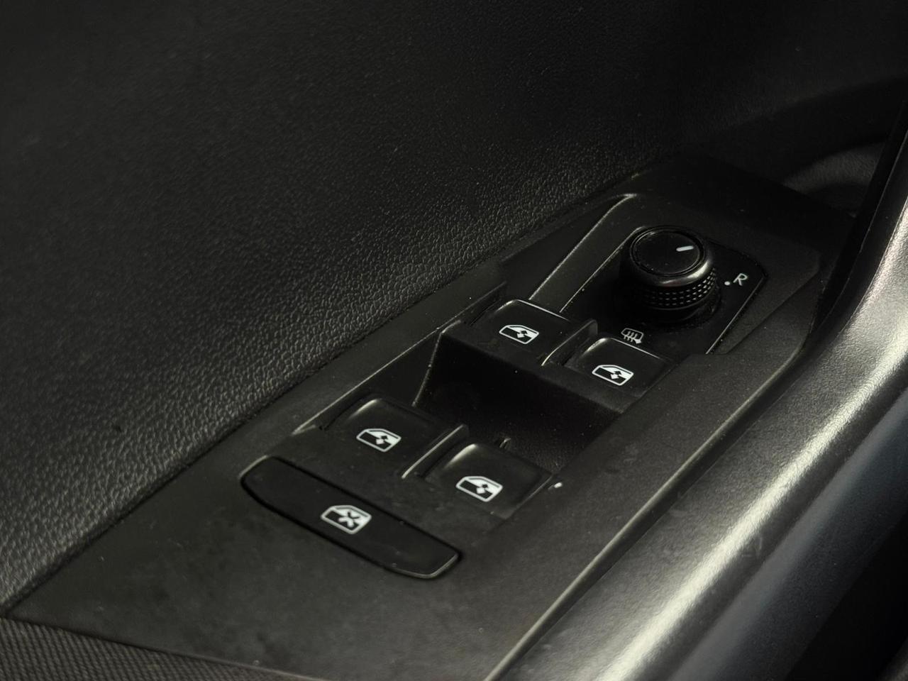 Volkswagen Polo 1.0 TSI DSG R-Line