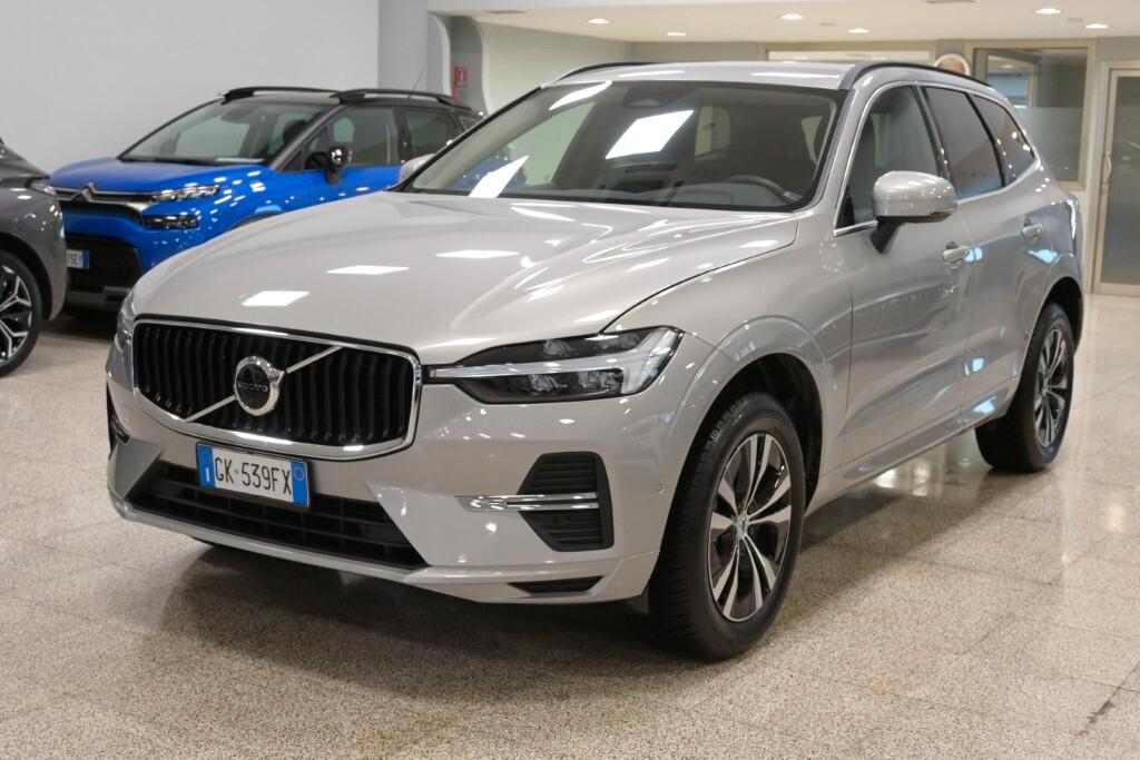 VOLVO XC60 2.0D 197CV B4 (D) GEARTRONIC AWD MOMENTUM PRO ( FARI LED - ADAPTIVE CRUISE - COCKPIT - MIRROR - PARK ASSIST - TELECAMERA 360 - CERCHI 18 )