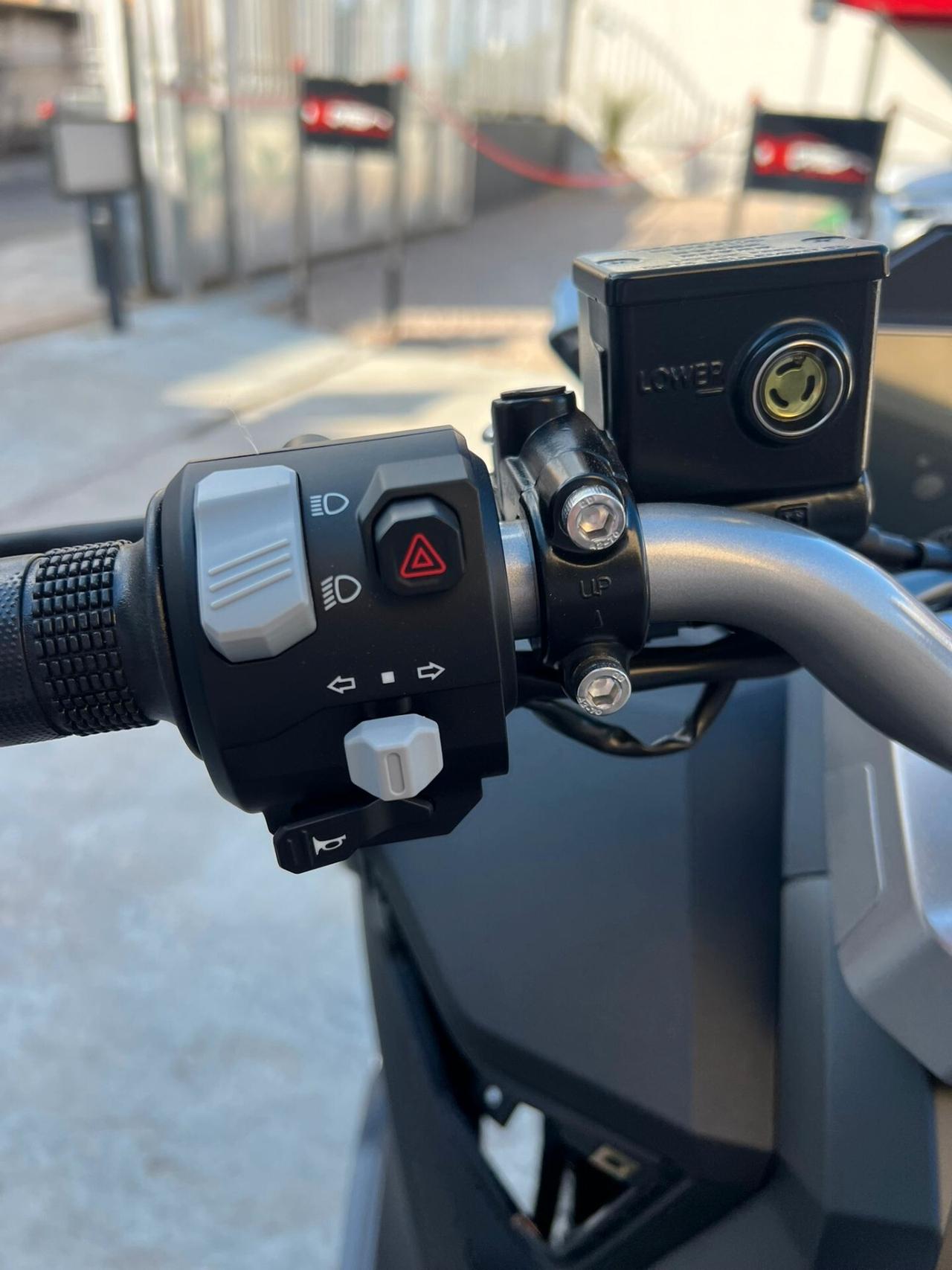 Sym ADX 300