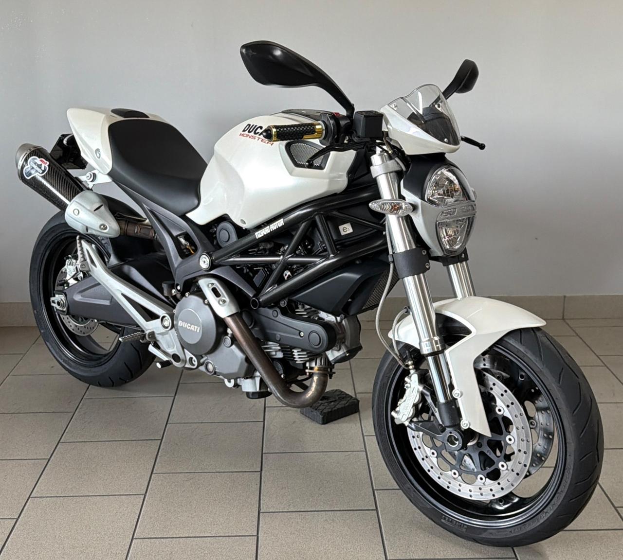 Ducati Monster 696