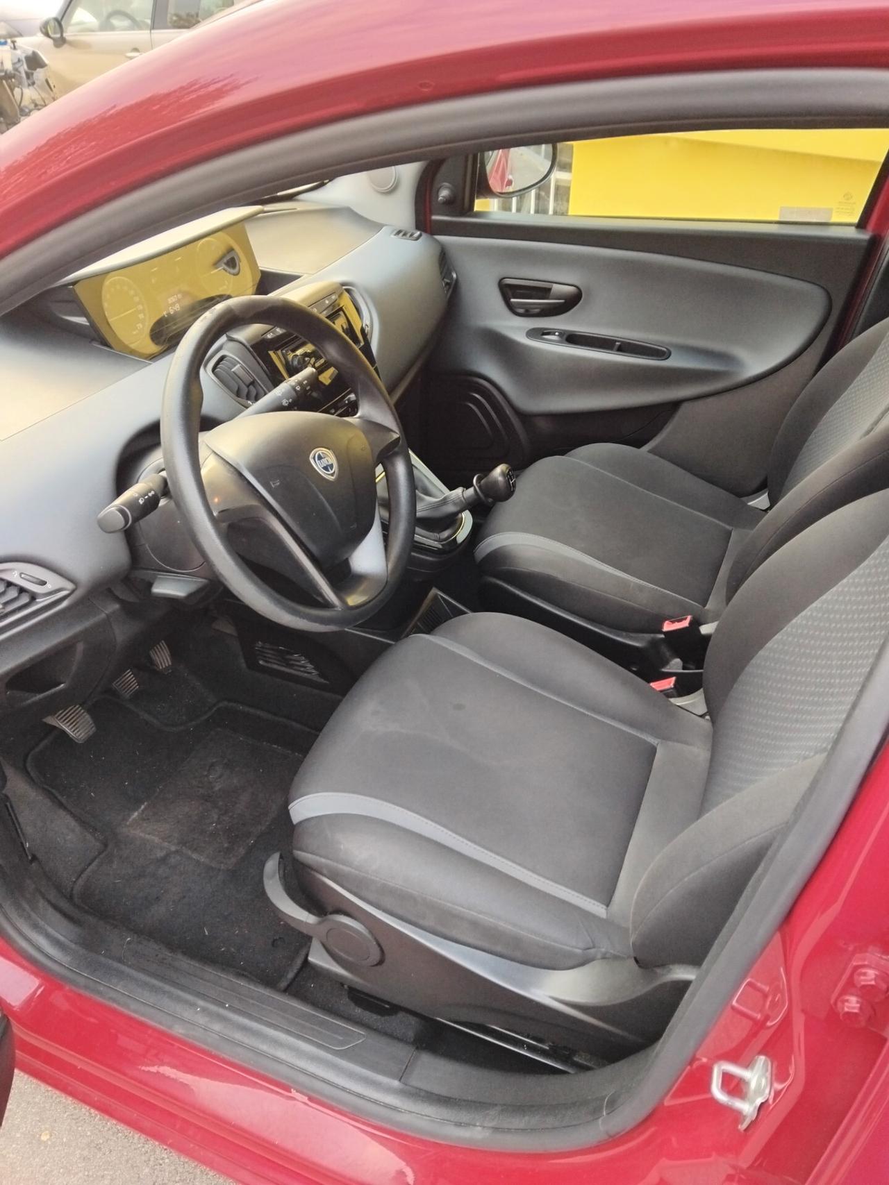 Lancia Ypsilon 1.2 69 CV 5 porte Silver