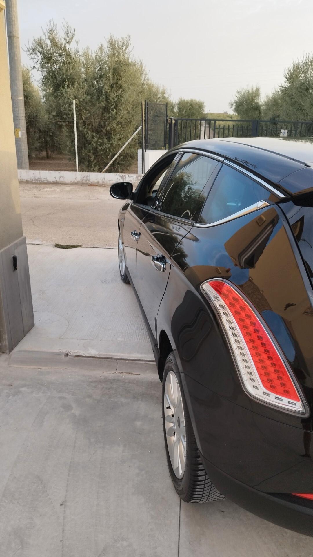 Lancia Delta 1.6 MJT DPF 105 CV Silver