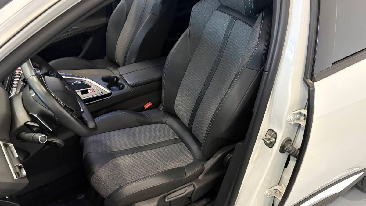 Peugeot 3008 II 1.5 hdi Allure Pack - Test Drive a Domicilio