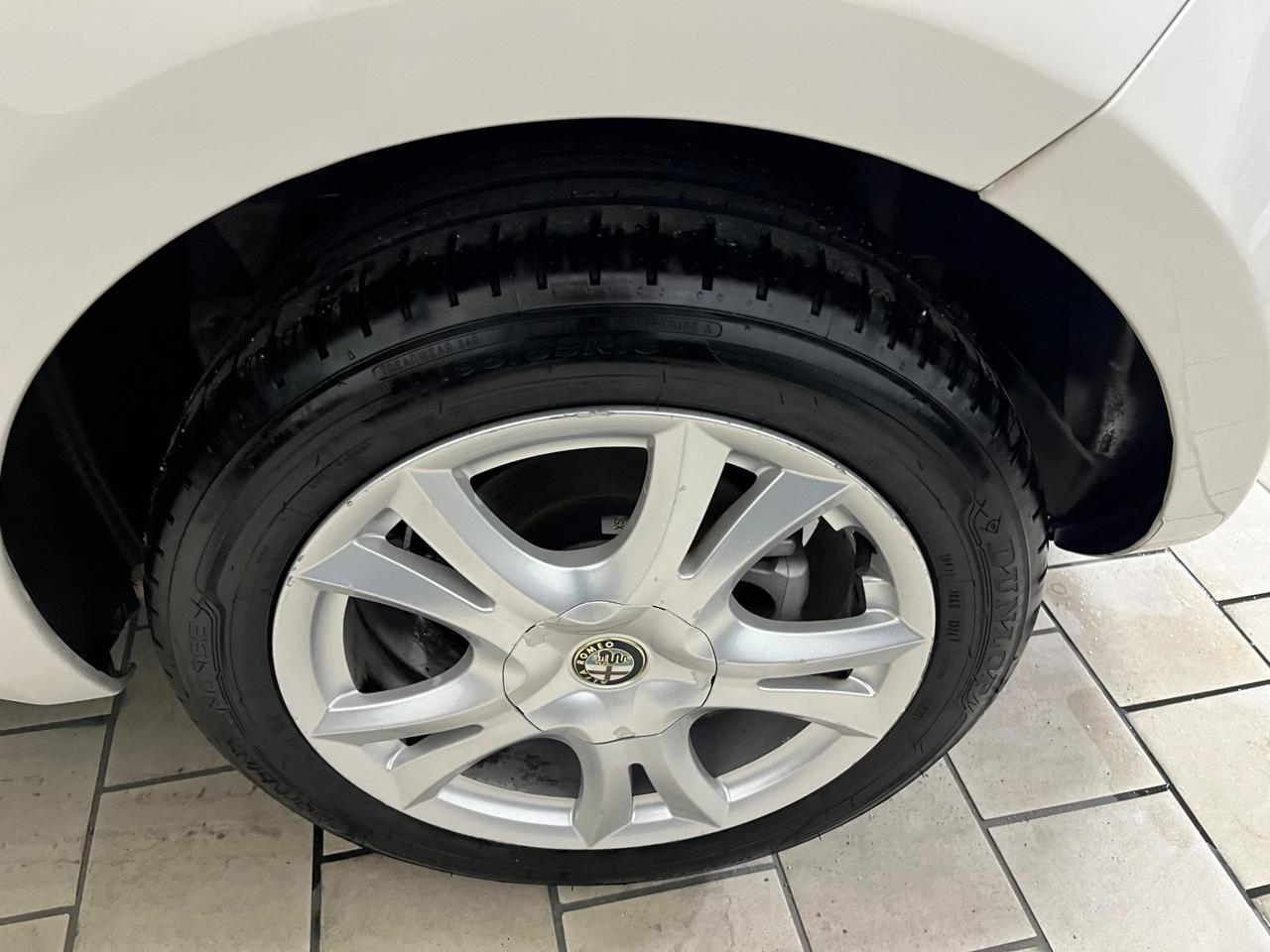 Alfa Romeo MiTo 1.4 M.air S&S Distinctive 2012